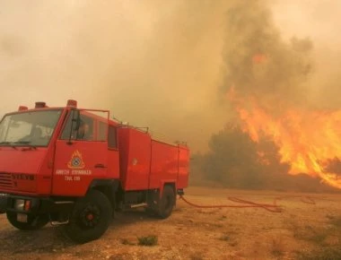 Συναγερμός στην Αιτωλοακαρνανία: Μεγάλη φωτιά σε εξέλιξη κοντά στην κοίτη του Ευήνου